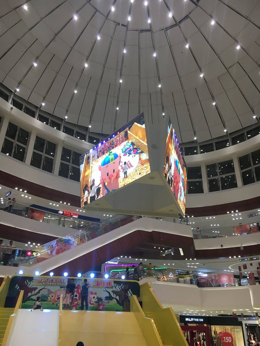 萬達(dá)廣場(chǎng)LED液晶拼接屏的應(yīng)用