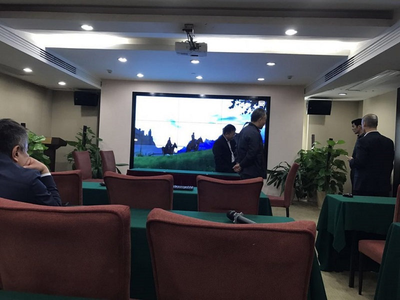中國人民銀行會議室142寸觸摸液晶拼接屏